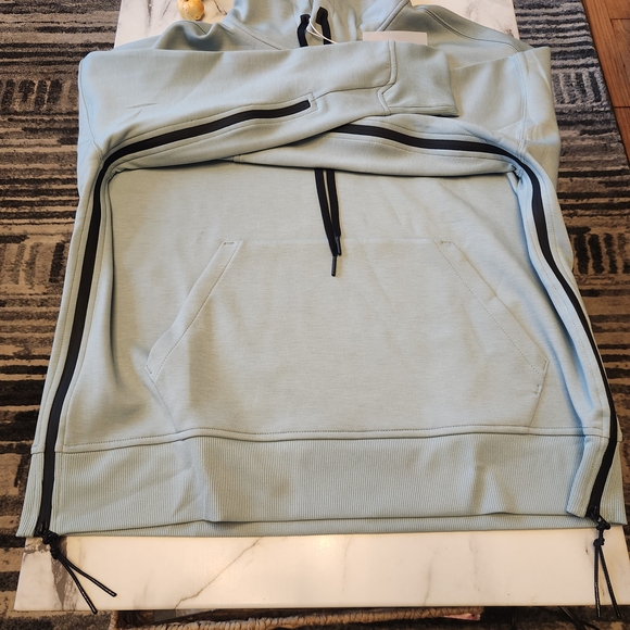 NWT On Running Womens Hoodie - Picture 6 of 8